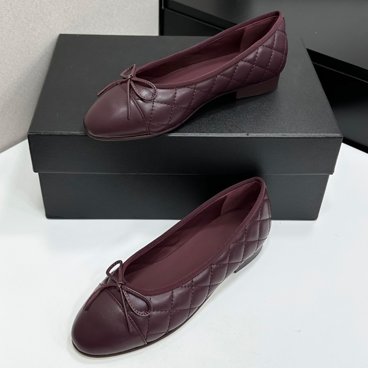 2026 Women's Two-Tone Cap-Toe  - Women Shoes Heels ulasan dan harga